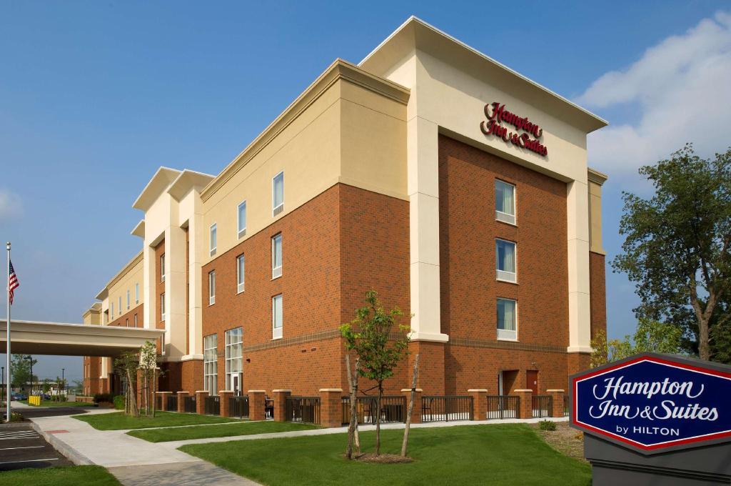 Hampton Inn  Suites - Syracuse Carrier Circle, Welcomes the Nellons & Holman Family Reunion